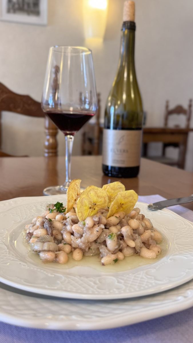 Mongetes amb calamarsets & local red